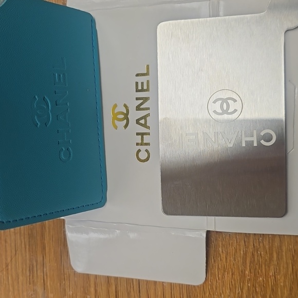 CHANEL Teal mirror & Card Holder. - Picture 3 of 4